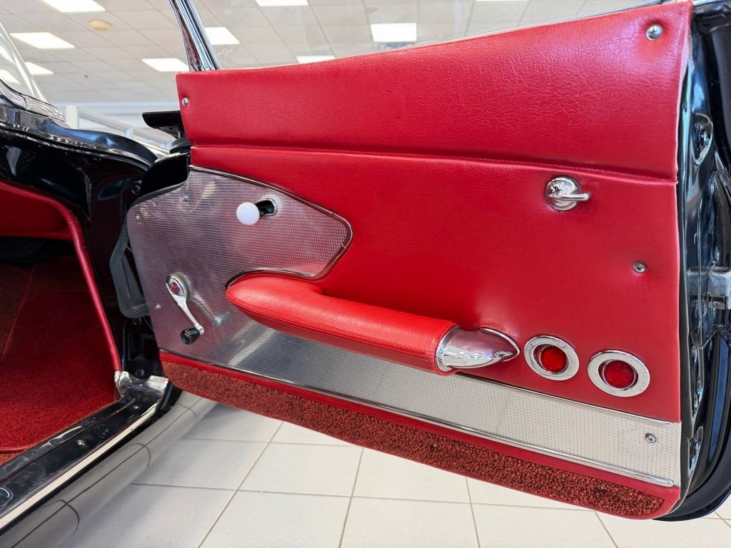 1960 Chevrolet CORVETTE COUPE Base