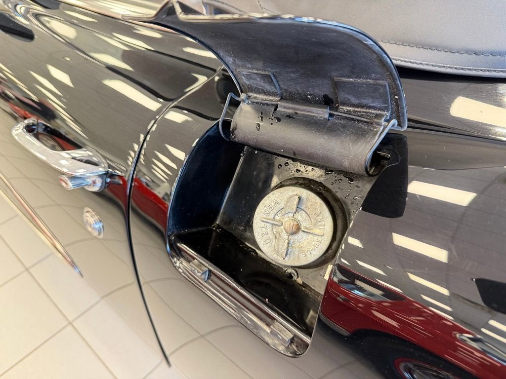 1960 Chevrolet CORVETTE COUPE Base