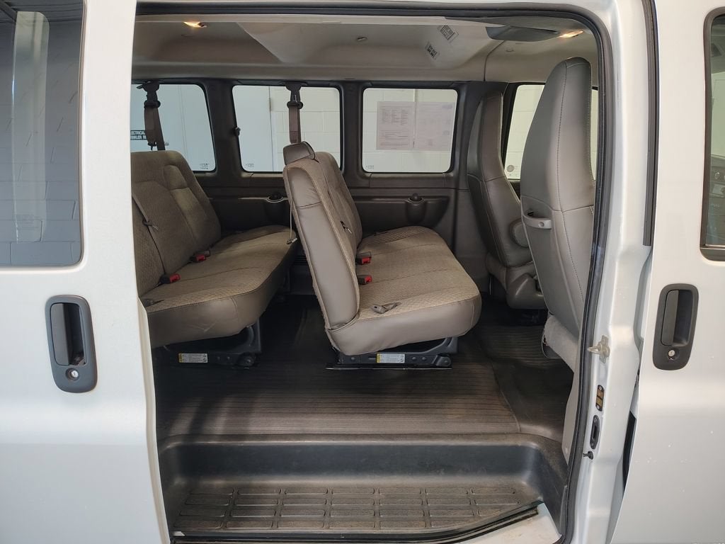 2023 Chevrolet Express Passenger 3500 1LS