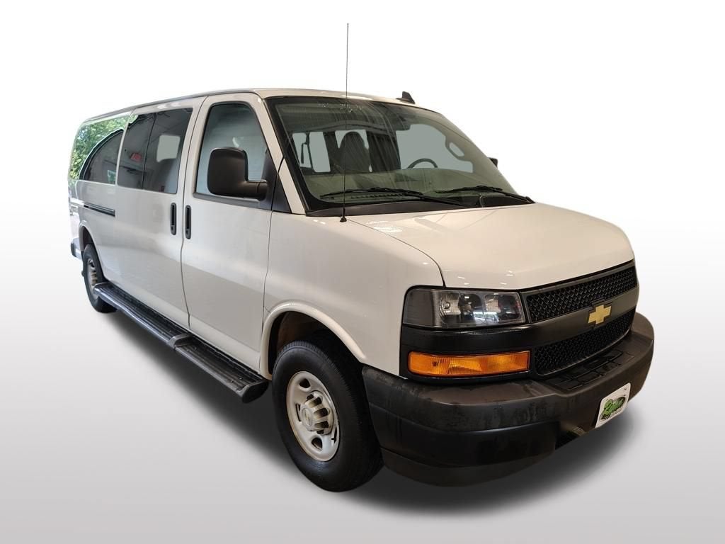 2023 Chevrolet Express Passenger 3500 1LS
