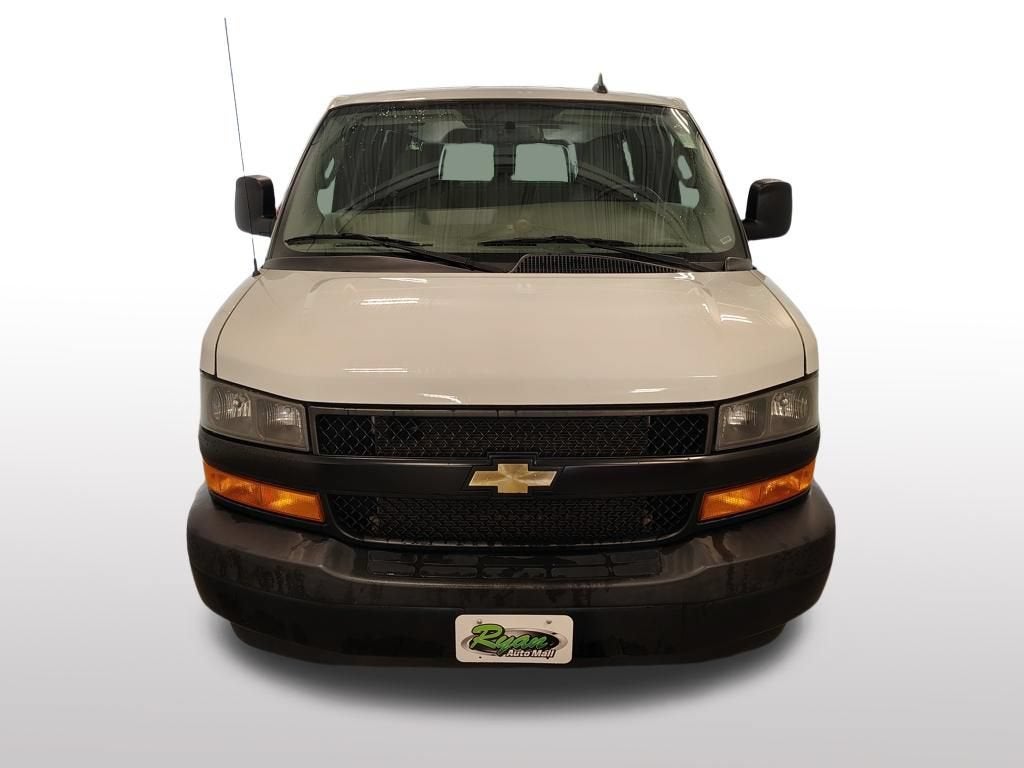 2023 Chevrolet Express Passenger 3500 1LS