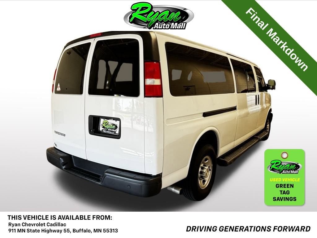 2022 Chevrolet Express Passenger 3500 1LS