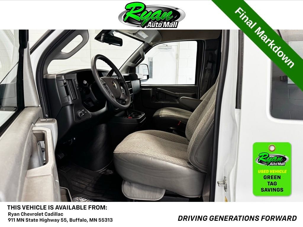 2024 Chevrolet Express Passenger 3500 1LT