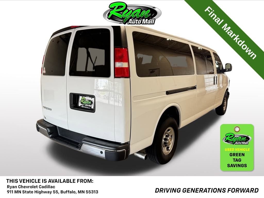 2024 Chevrolet Express Passenger 3500 1LT