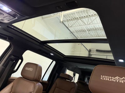 2022 Chevrolet Suburban High Country