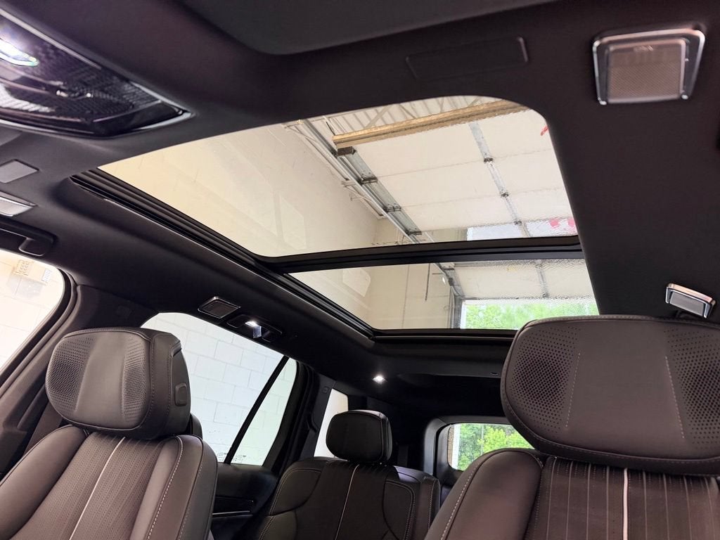 2027 Cadillac VISTIQ Sport - Photo 23