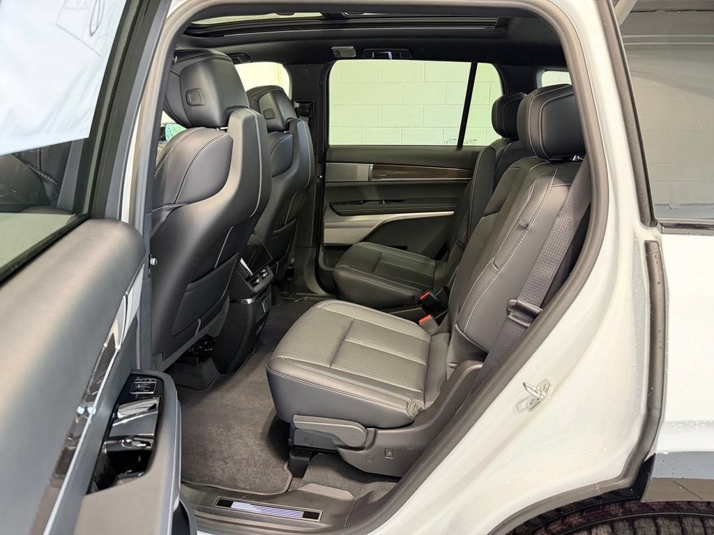 2027 Cadillac VISTIQ Sport - Photo 25
