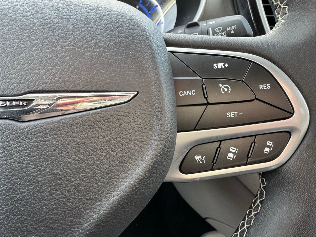 2024 Chrysler Pacifica Hybrid Select