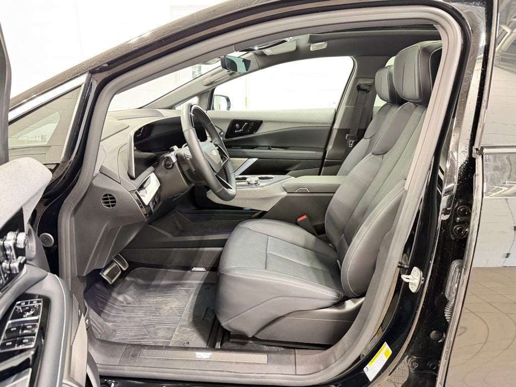 2025 Cadillac OPTIQ Luxury 2
