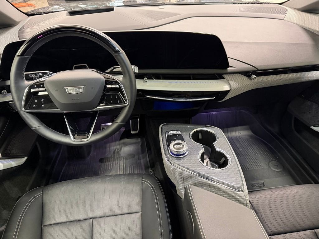 2025 Cadillac OPTIQ Luxury 2