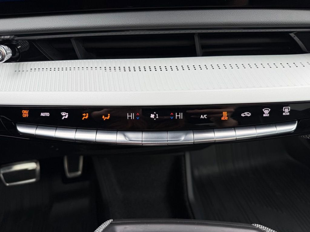 2025 Cadillac OPTIQ Luxury 2