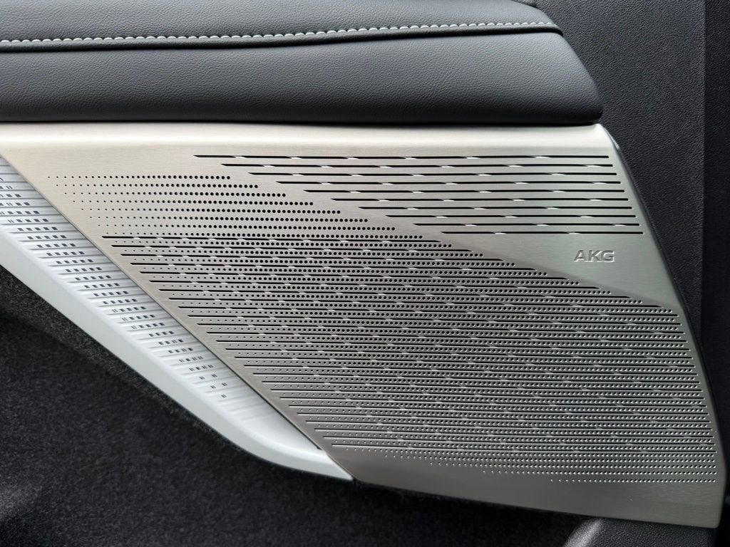 2025 Cadillac OPTIQ Luxury 2