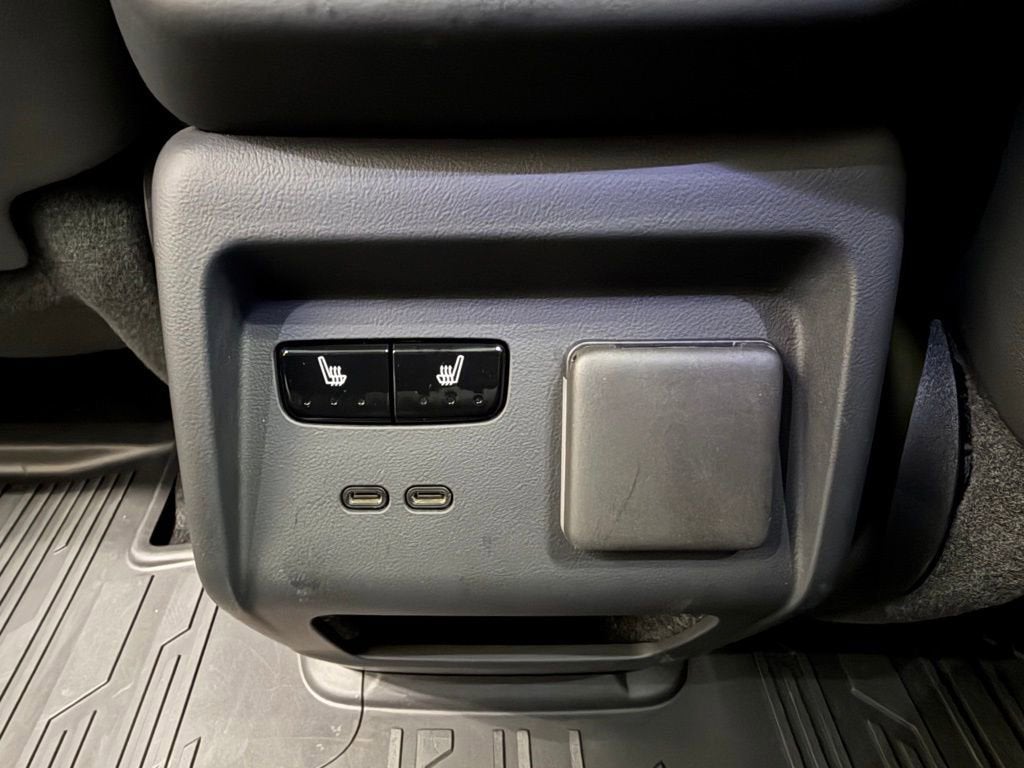 2025 Cadillac OPTIQ Luxury 2