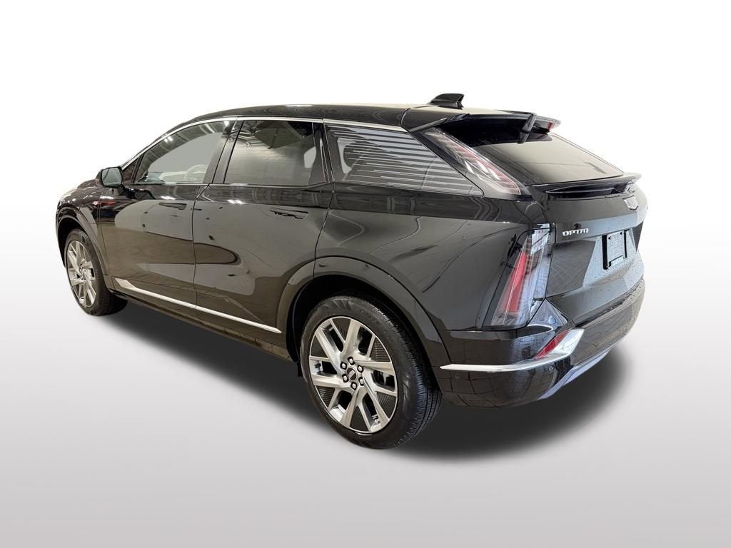 2025 Cadillac OPTIQ Luxury 2