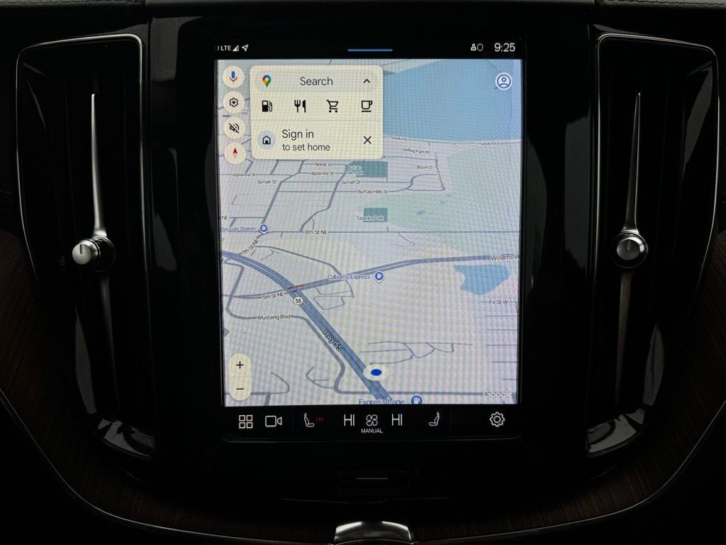 2023 Volvo XC60 Ultimate Bright Theme