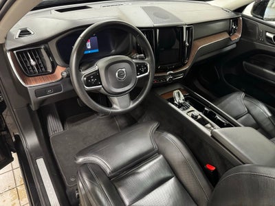 2023 Volvo XC60 Ultimate Bright Theme