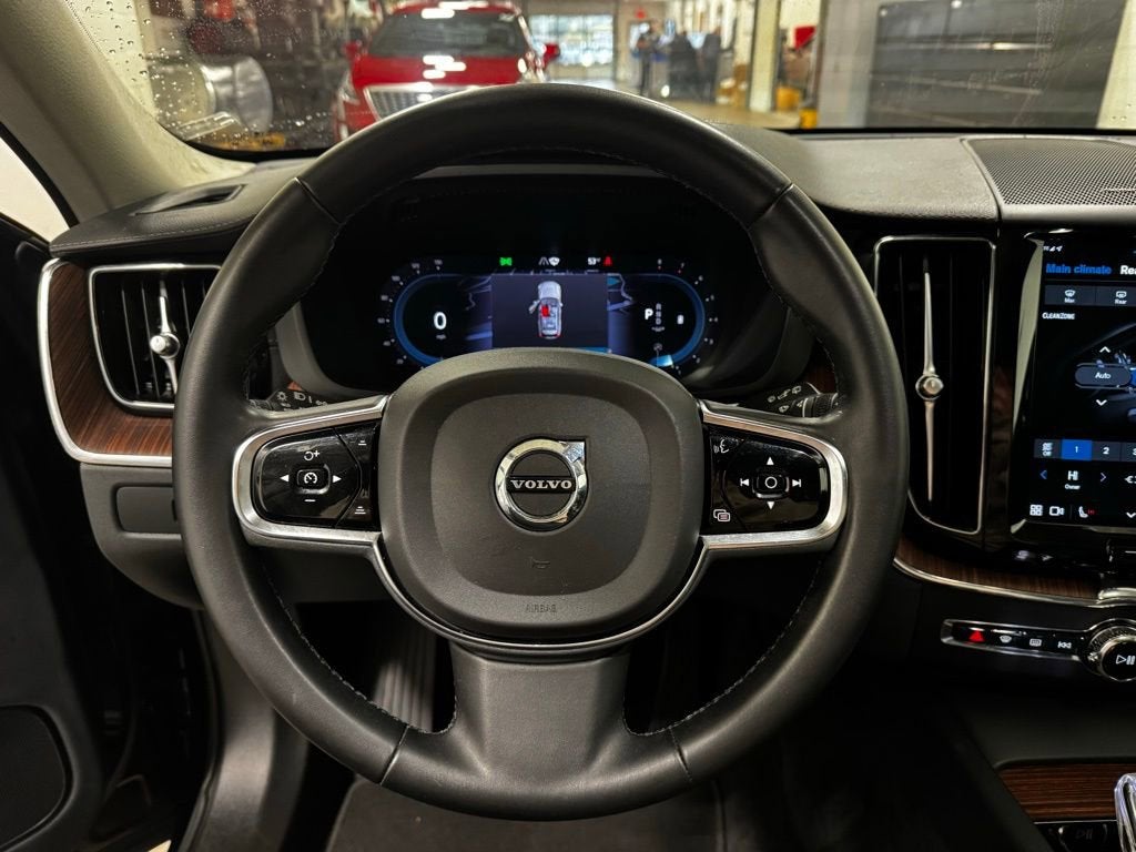 2023 Volvo XC60 Ultimate Bright Theme