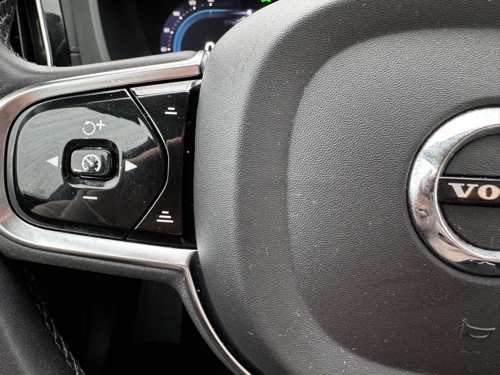 2023 Volvo XC60 Ultimate Bright Theme