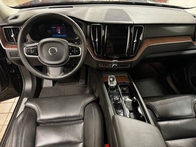 2023 Volvo XC60 Ultimate Bright Theme