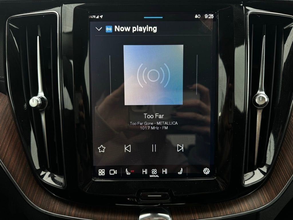 2023 Volvo XC60 Ultimate Bright Theme