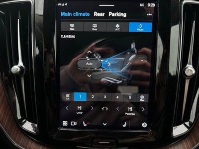 2023 Volvo XC60 Ultimate Bright Theme