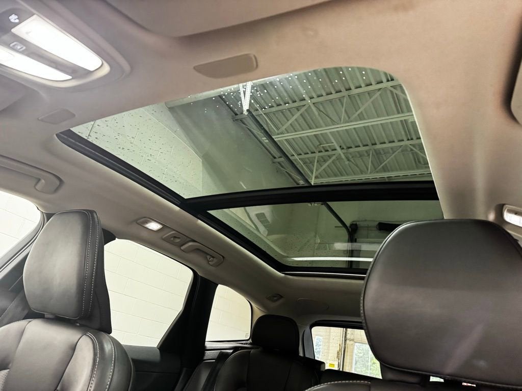 2023 Volvo XC60 Ultimate Bright Theme