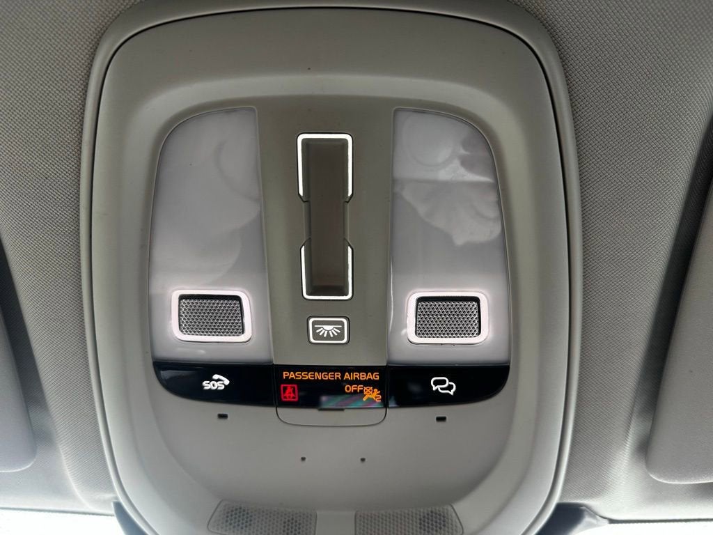 2023 Volvo XC60 Ultimate Bright Theme