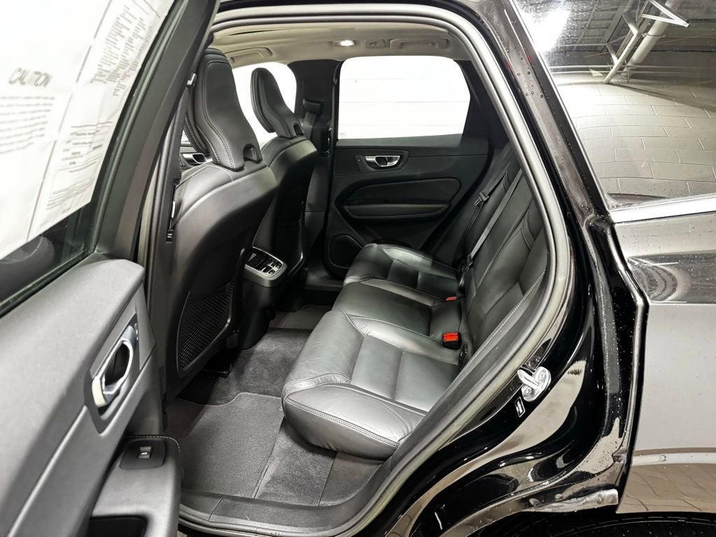 2023 Volvo XC60 Ultimate Bright Theme