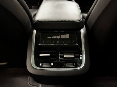 2023 Volvo XC60 Ultimate Bright Theme