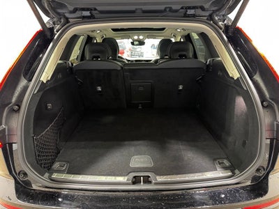 2023 Volvo XC60 Ultimate Bright Theme