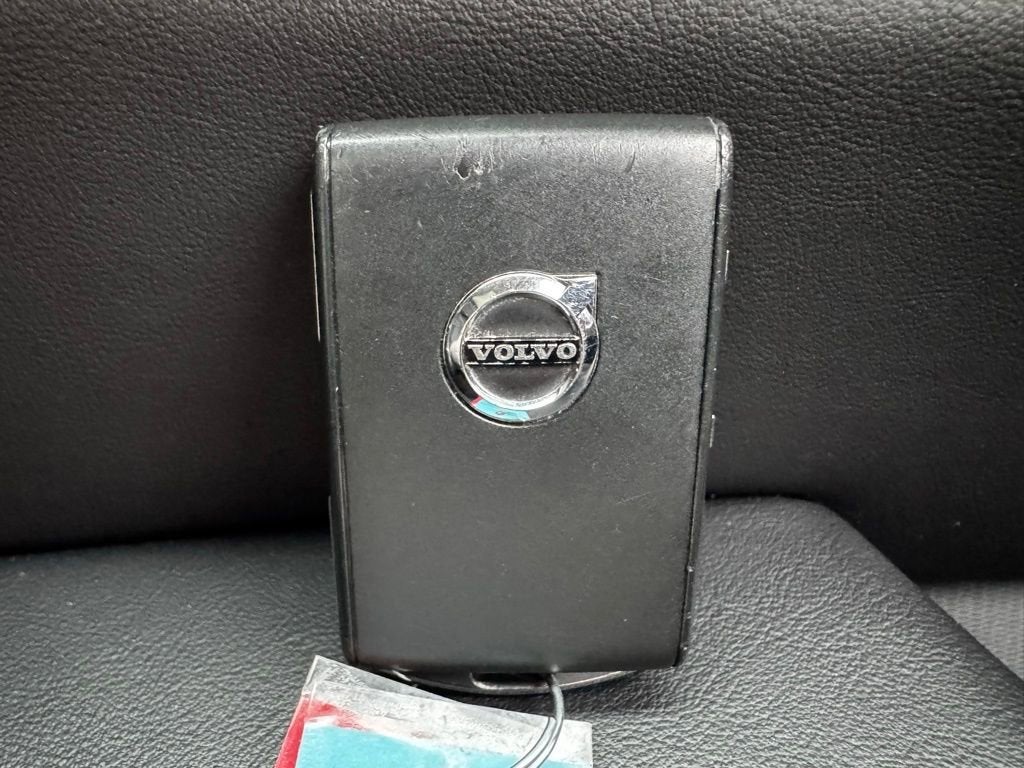 2023 Volvo XC60 Ultimate Bright Theme