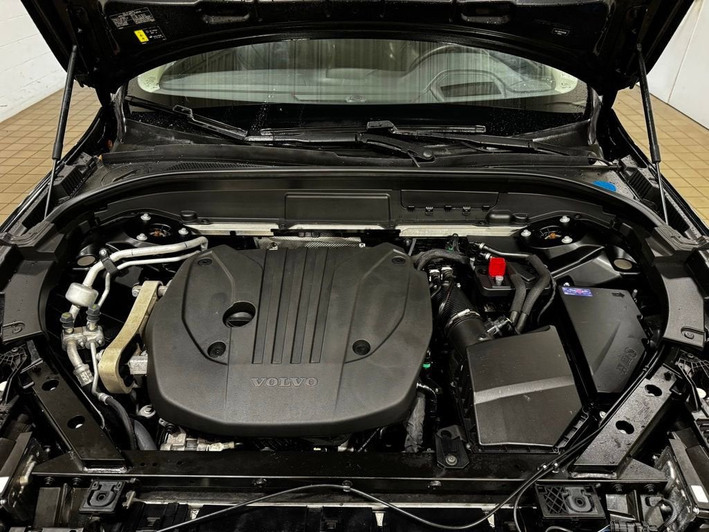 2023 Volvo XC60 Ultimate Bright Theme