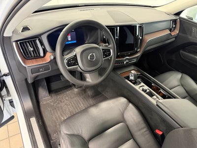 2023 Volvo XC60 Plus Bright Theme