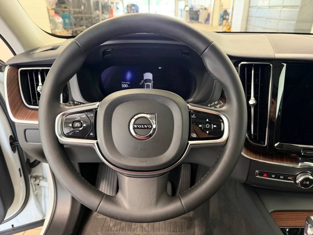 2023 Volvo XC60 Plus Bright Theme