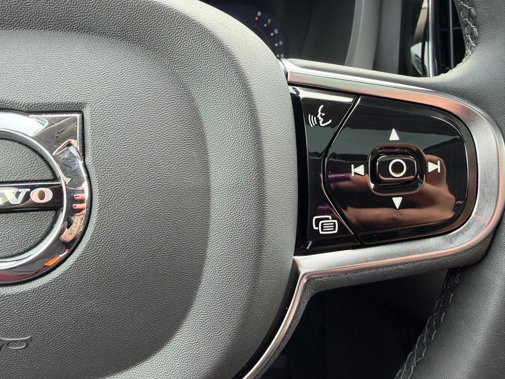 2023 Volvo XC60 Plus Bright Theme