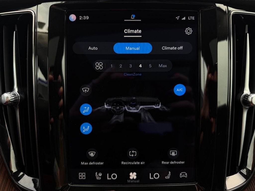 2023 Volvo XC60 Plus Bright Theme