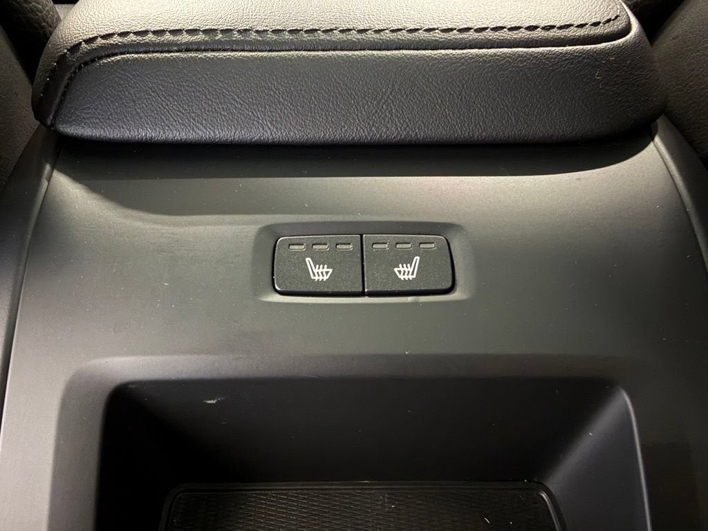2023 Volvo XC60 Plus Bright Theme